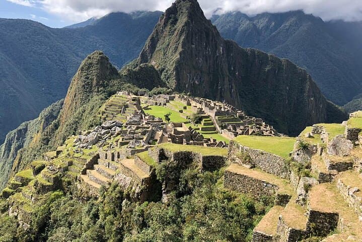 Short Inca Trail to Machu Picchu: 2-Day Guided Hike from Cusco