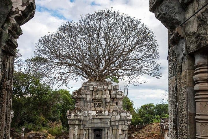 Phnom Bok Mountain Temple Tour from Siem Reap — Hilltop Yasovarman Ruins & Eastern Baray Views photo 2