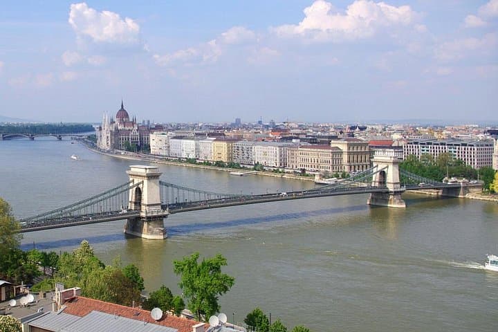 Budapest Student Walking Tour: Buda Castle, Fisherman's Bastion & Heroes' Square photo 6