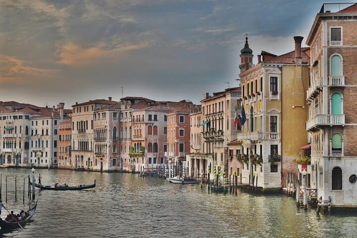 Private Venice Walking Tour: Explore Off-the-Beaten-Path Canals & Hidden Gems photo 6