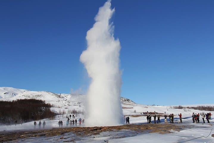 Golden Circle Private Full-Day Tour from Reykjavík: Geysir, Gullfoss & Þingvellir photo 2