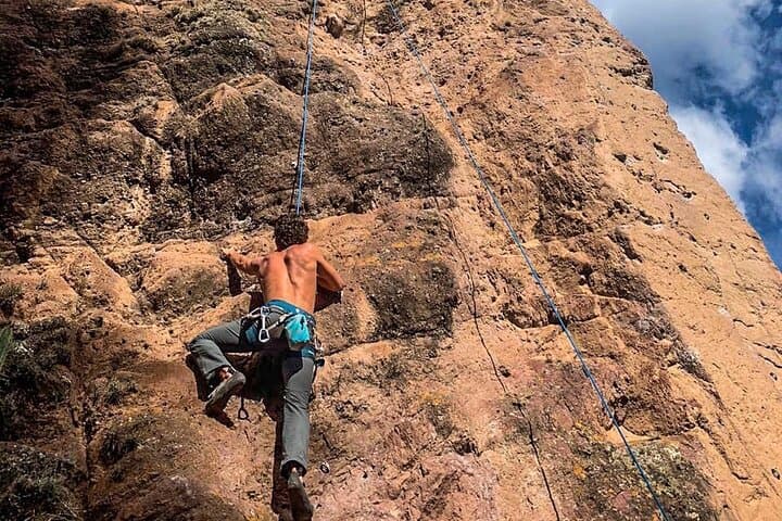 Cusco Full-Day Rock Climbing: City Crag Routes for Beginners to Advanced Climbers photo 4