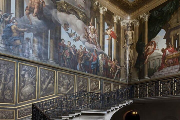 Private Guided Tour of Hampton Court Palace — Tudor History, Baroque Splendor & Ghost Stories photo 2