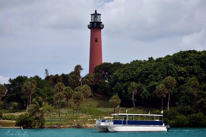 Sunset Cruise Around Jupiter Island: Lighthouse Views & Coastal Wildlife photo 2