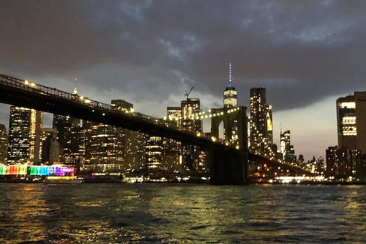 Private Luxury 2-Hour Daytime Boat Tour Around Lower Manhattan photo 5
