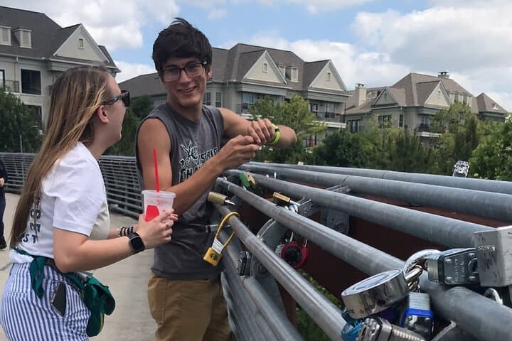 Houston Hustle Scavenger Hunt: Interactive Urban Quest Through Houston photo 2