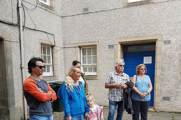 exploring-elgins-dusty-closes-historic-alleyway-walking-tour