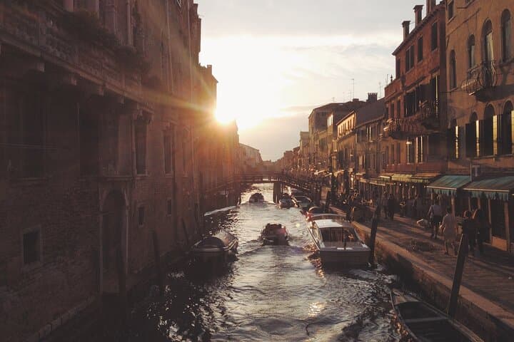 Private Venice Walking Tour: Explore Off-the-Beaten-Path Canals & Hidden Gems photo 3