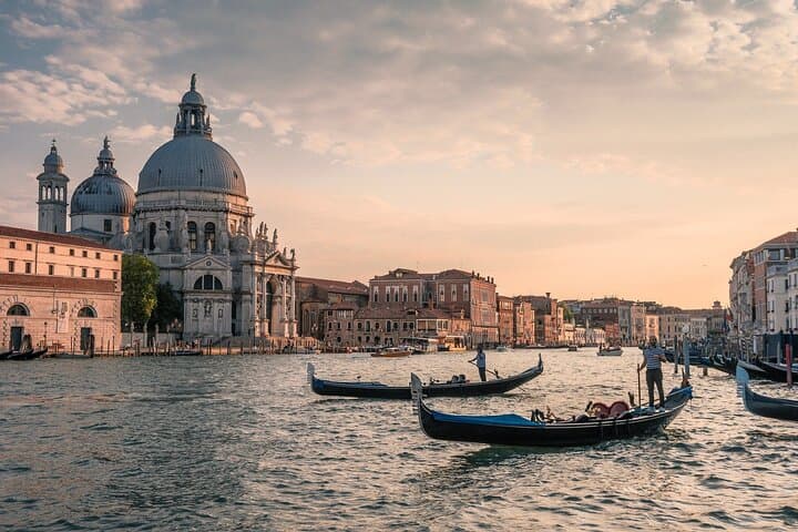 Private Venice Walking Tour: Explore Off-the-Beaten-Path Canals & Hidden Gems photo 4