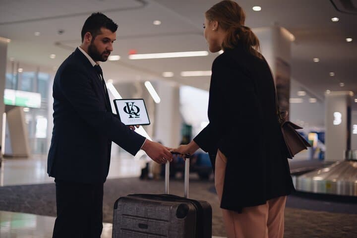 Newark EWR Stretch Limo Transfer to New York City
