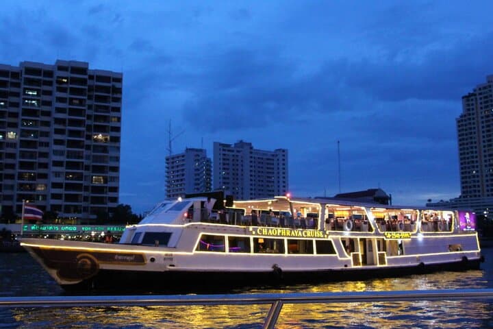 Evening Chaophraya Dinner Cruise: Bangkok River Buffet & Live Music photo 2