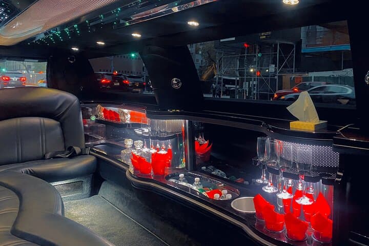 Newark EWR Stretch Limo Transfer to New York City photo 3