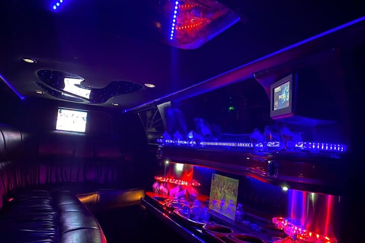 Newark EWR Stretch Limo Transfer to New York City photo 6