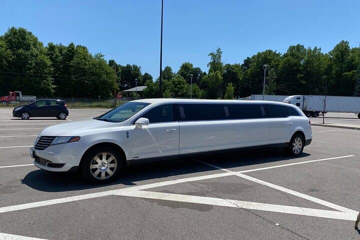 JFK to Manhattan Stretch Limo Transfer — Private Airport Transportation photo 3