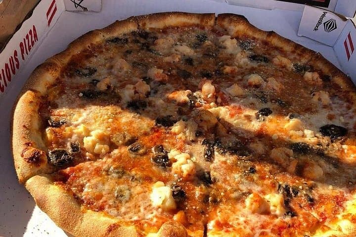 Pizza Pi Happy Hour Sail to Christmas Cove — Red Hook Sunset Cruise photo 4