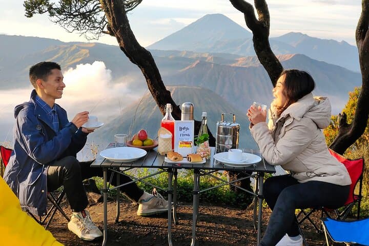 Bromo Sunrise and Romantic Breakfast: Full-Day Jeep Tour from Malang