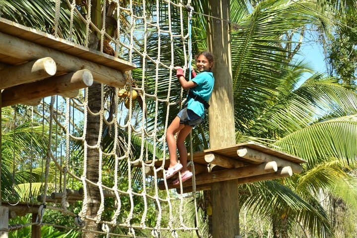 Ocho Rios Zipline and Dunn's River Falls Combo — Canopy, Falls & Local Flavors photo 3