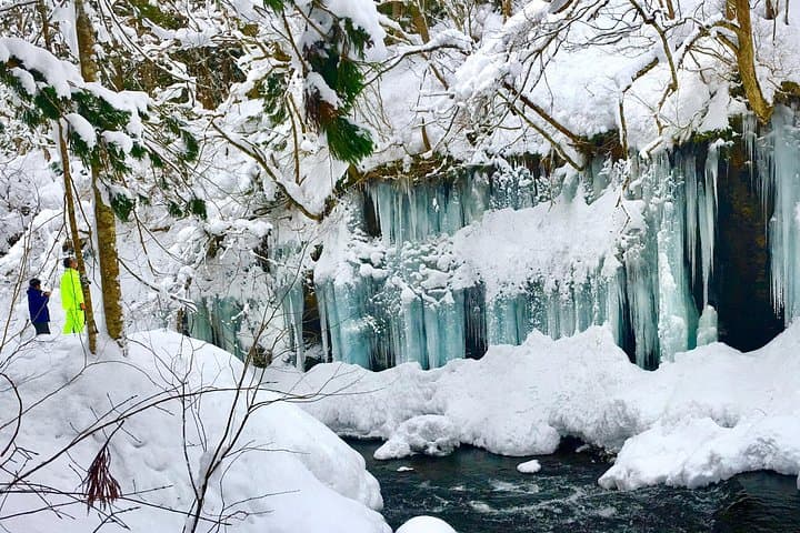 Icicle Trekking in Nishiwaga: Winter Hike to Giant Icicles photo 3