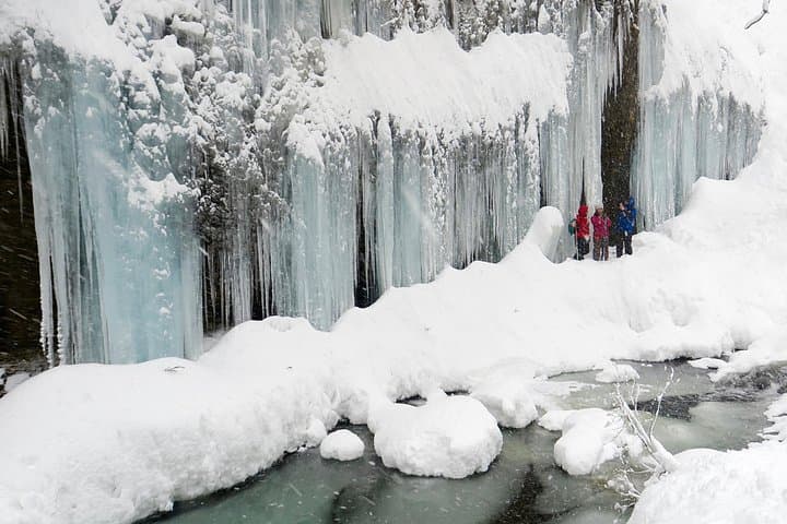 Icicle Trekking in Nishiwaga: Winter Hike to Giant Icicles photo 4