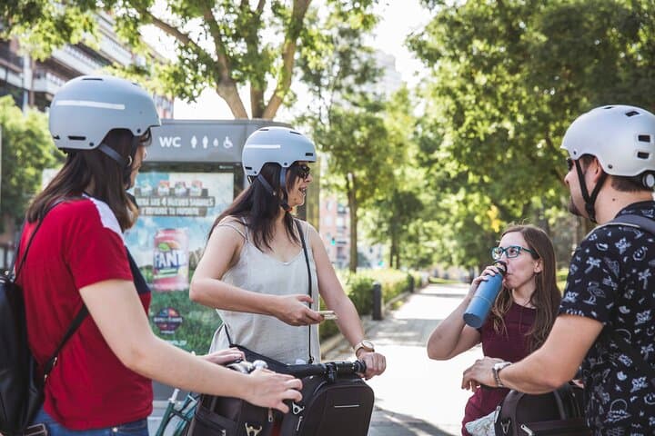 E‑Bike Tour Madrid Río and Casa de Campo: Electric Ride Along the Manzanares photo 4