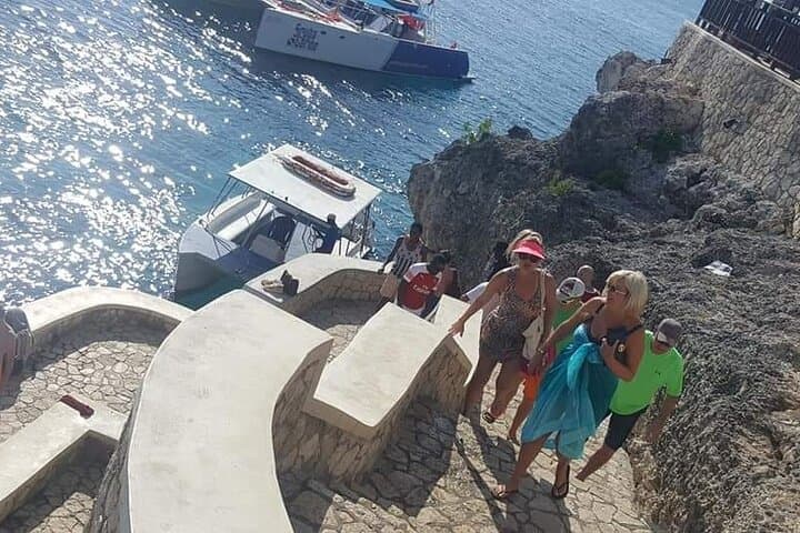 Negril Day Trip: Seven Mile Beach & Rick's Cafe Cliff Jumping photo 6
