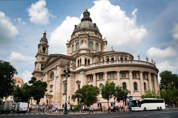 Budapest Full-Day Private Sightseeing: Walking and Car Tour of Buda & Pest