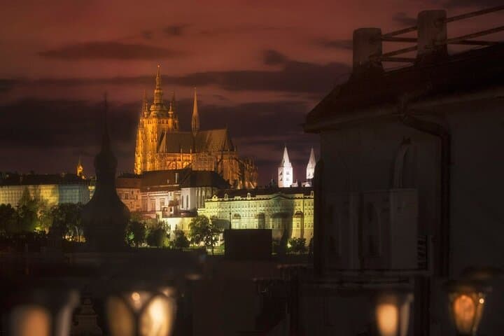 Private Prague Photoshoot: Castle, Charles Bridge & Old Town Portrait Session