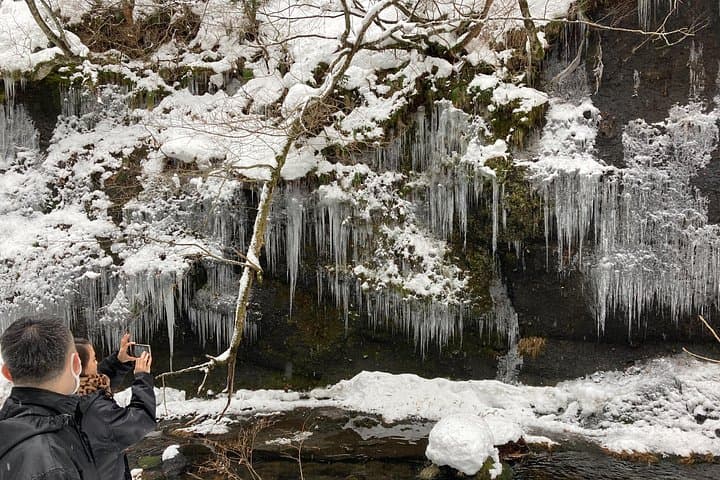 Icicle Trekking in Nishiwaga: Winter Hike to Giant Icicles photo 6