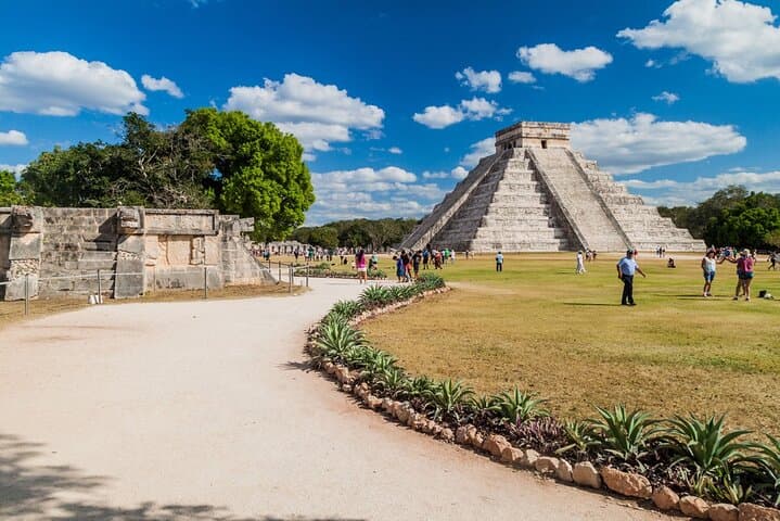 Chichen Itzá & Cenote Day Trip from Cancún — Guided Visit to Kukulkán photo 5