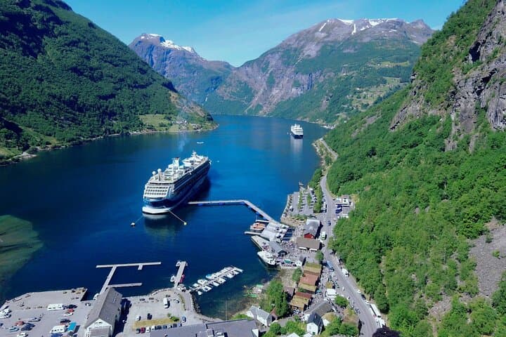 Geiranger Dalsnibba Skywalk & Eagle Bend Scenic Bus Tour