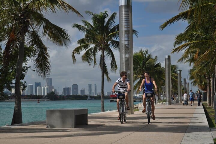 Miami Beach Bike Rental: Explore Ocean Drive, Art Deco & Venetian Causeway photo 1