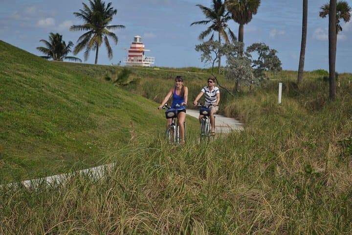 Miami Beach Bike Rental: Explore Ocean Drive, Art Deco & Venetian Causeway photo 4