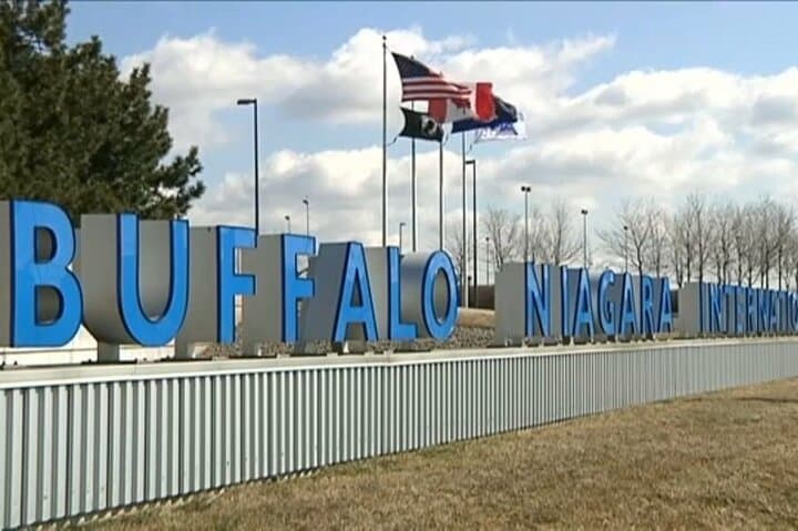 Private Round-Trip Transfer: Buffalo Airport (BUF) to Niagara Falls, Ontario