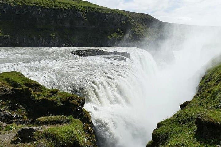 Golden Circle Full-Day Tour from Reykjavik: Geysir, Gullfoss & Thingvellir photo 3
