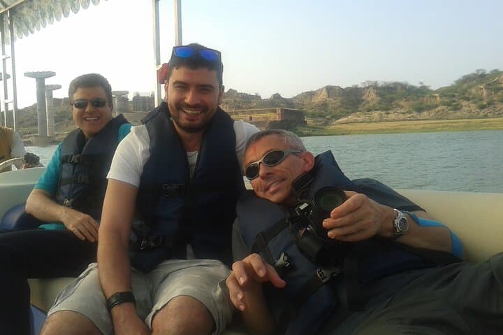 Chambal Safari and Bateshwar Temples: Same-Day Wildlife Cruise from Agra photo 5