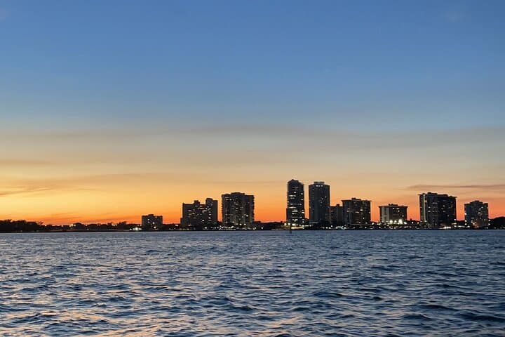Fort Lauderdale Moon-Watch: Private Night Cruise with Prosecco