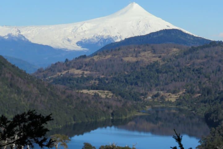 Trekking Huerquehue: Day Hike Through Araucaria Forests and Mountain Lagoons photo 3