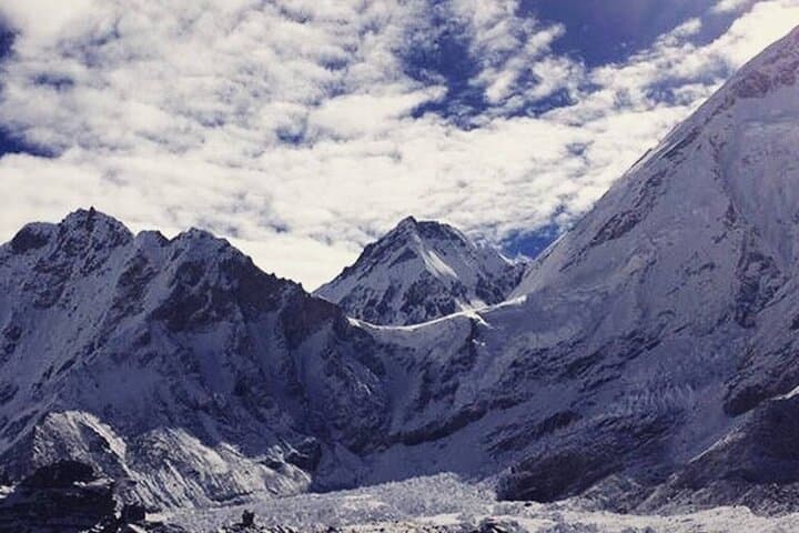 12-Day Everest Base Camp Trek: Tea-House Route to 5,564m photo 5