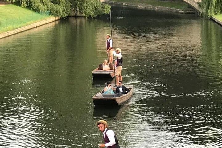 Private Cambridge Punting Tour: Chauffeured River Cam College Backs Experience photo 2