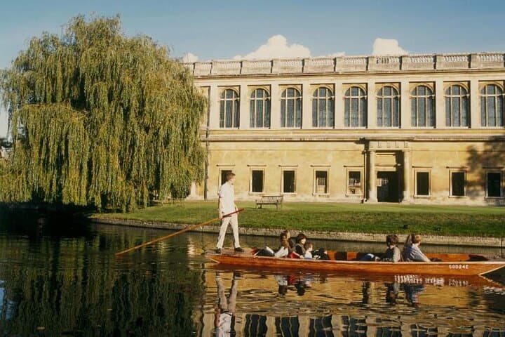 Private Cambridge Punting Tour: Chauffeured River Cam College Backs Experience photo 4