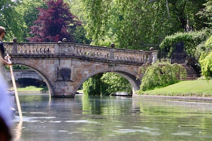 Private Cambridge Punting Tour: Chauffeured River Cam College Backs Experience photo 6