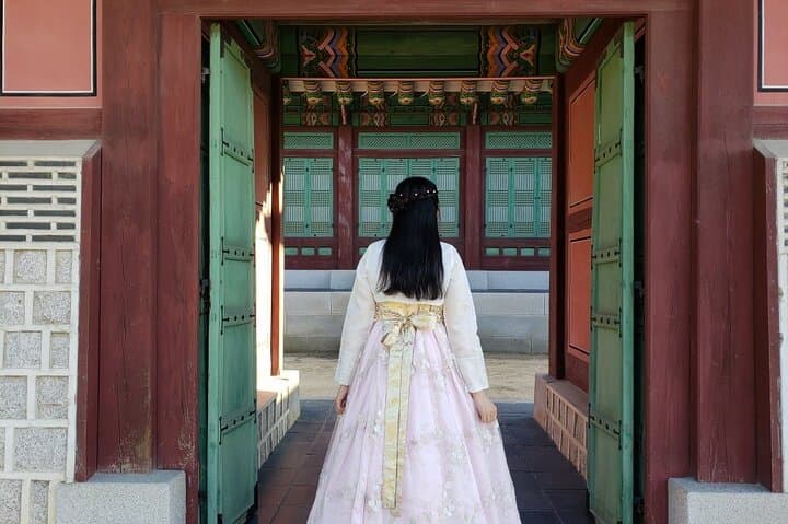 Wear History: Hanbok Rental at Gyeongbokgung Palace — A Practical Guide photo 3
