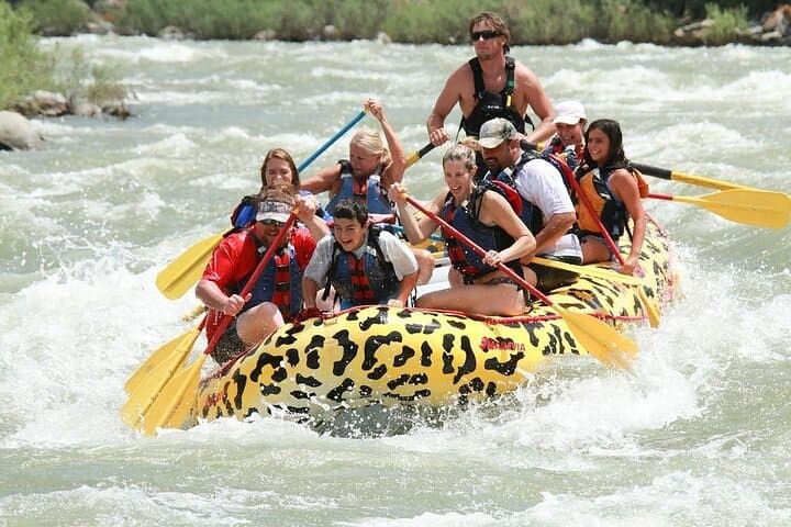 Gentle Yellowstone River Float: 6-Mile Scenic Trip from Gardiner photo 3