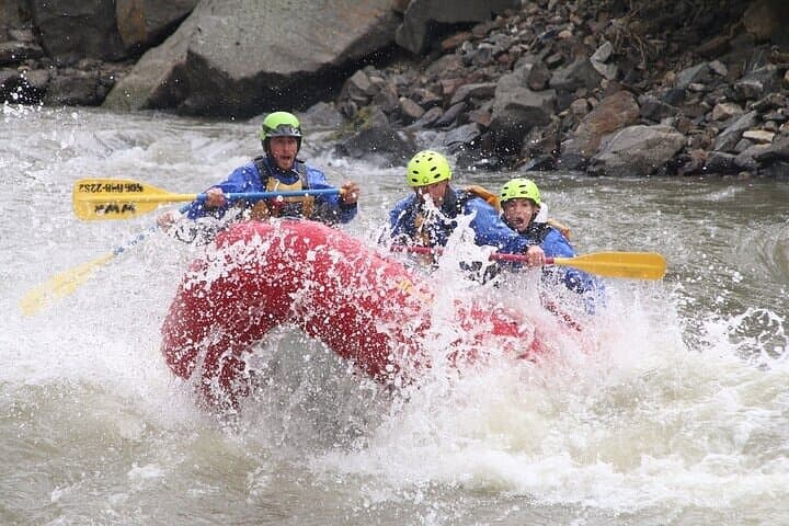 Gentle Yellowstone River Float: 6-Mile Scenic Trip from Gardiner photo 5