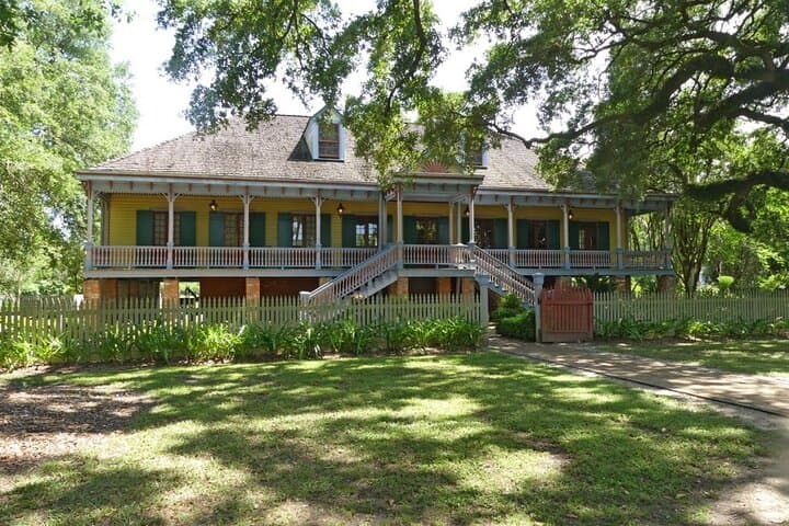 Oak Alley & Laura Plantation Private Tour from New Orleans — Double Plantation Day Trip photo 2