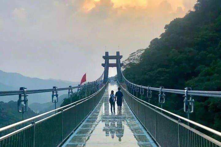 Walk the Gulong Gorge Glass Skywalk and Sunac Land: Private Day Trip from Guangzhou