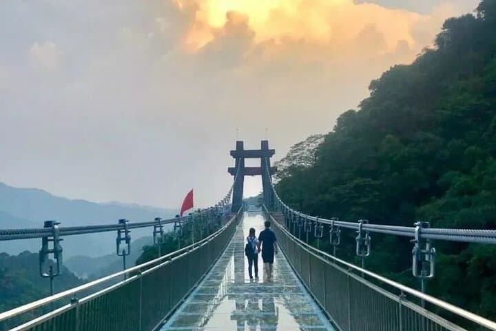 Half-Day Skywalk Glass Bridge and Waterfall Ravine Tour from Guangzhou photo 3