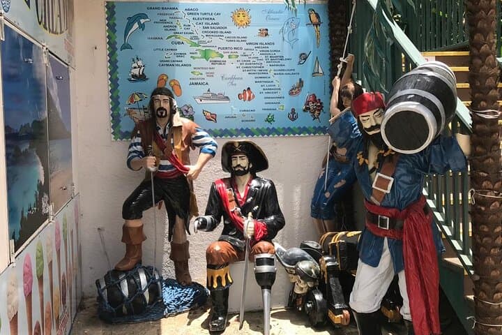 Shop, See & Splash: St. Thomas Beach, Shopping & Sightseeing Tour photo 5