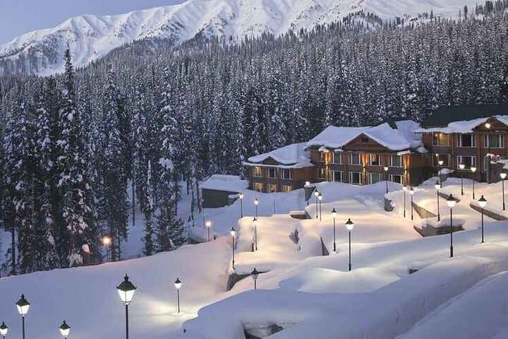 Luxury 7-Day Kashmir Itinerary: Srinagar, Gulmarg & Pahalgam with Dinner photo 5