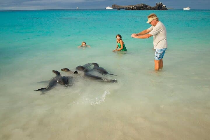 Galapagos Santa Cruz Explorer: 4-Day Wildlife, Lava Tunnels & Snorkel Adventure